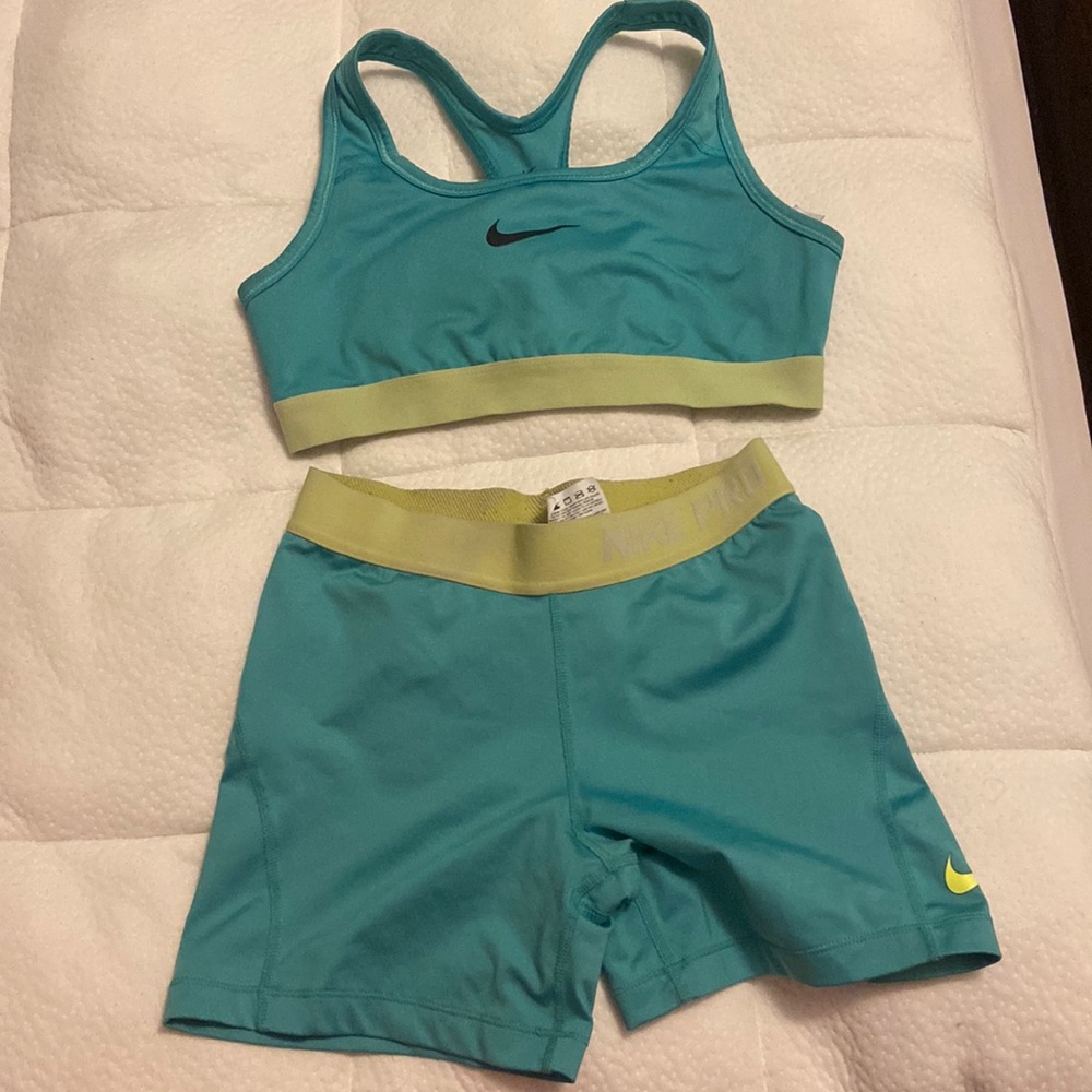 Nike pro set